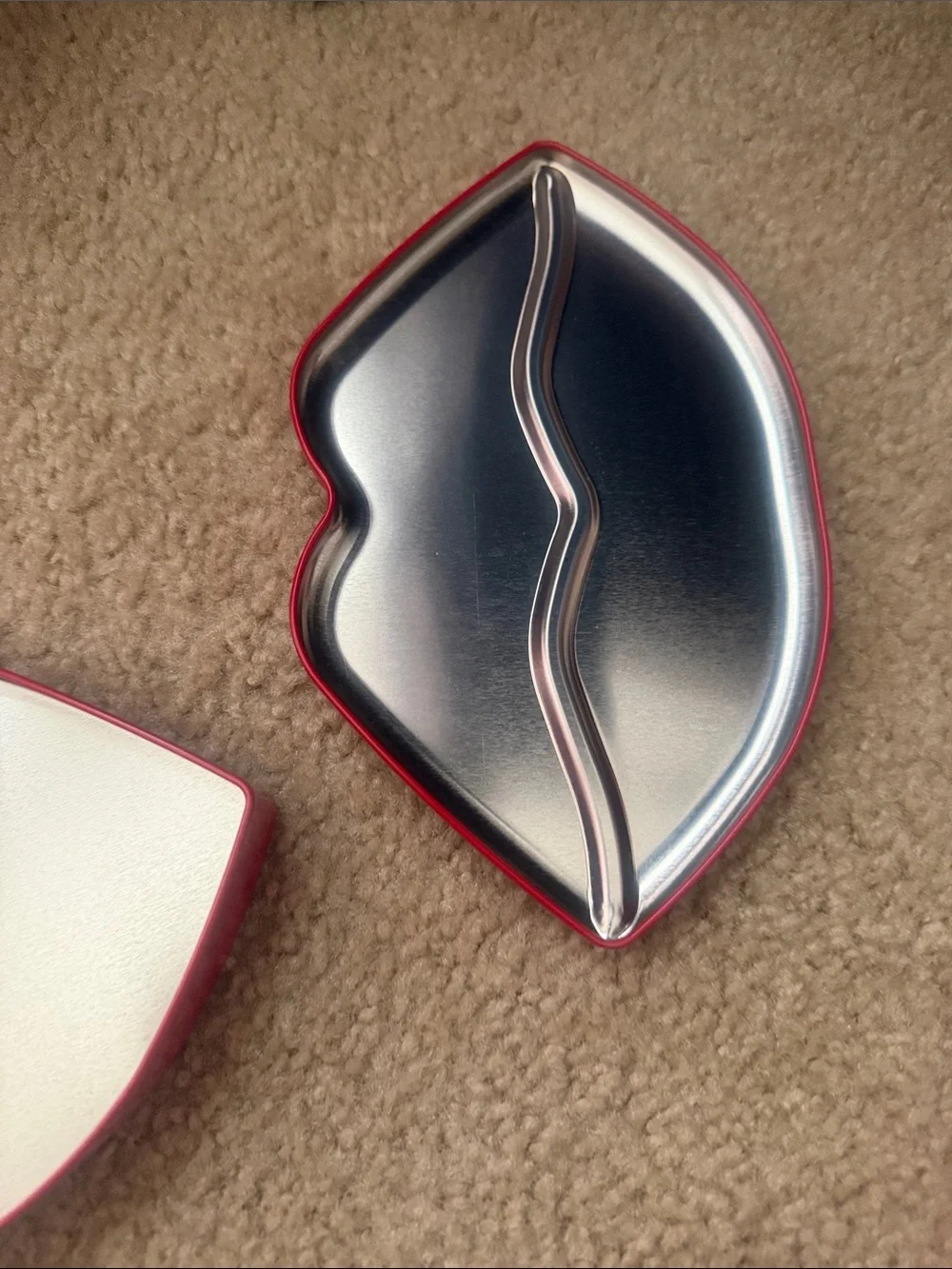 MAC Cosmetics Glossy Red Lip-Shaped Accessory Tin Case